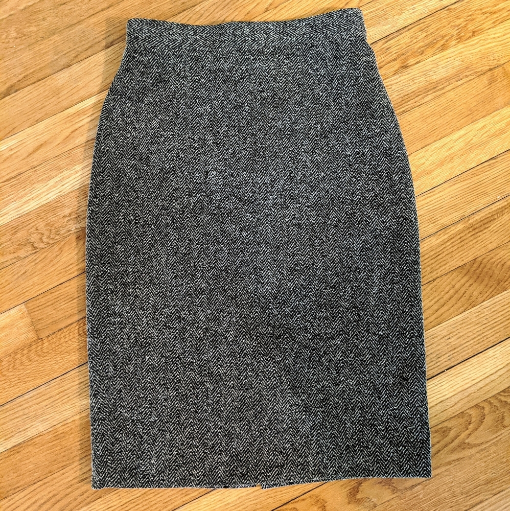 Banana Republic herringbone pencil skirt - size 4